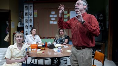 HOW TO PLOT A HIT IN TWO DAYS cast