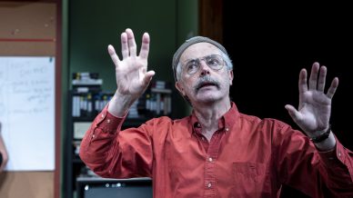 HOW TO PLOT A HIT IN TWO DAYS cast