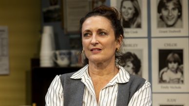 HOW TO PLOT A HIT IN TWO DAYS cast